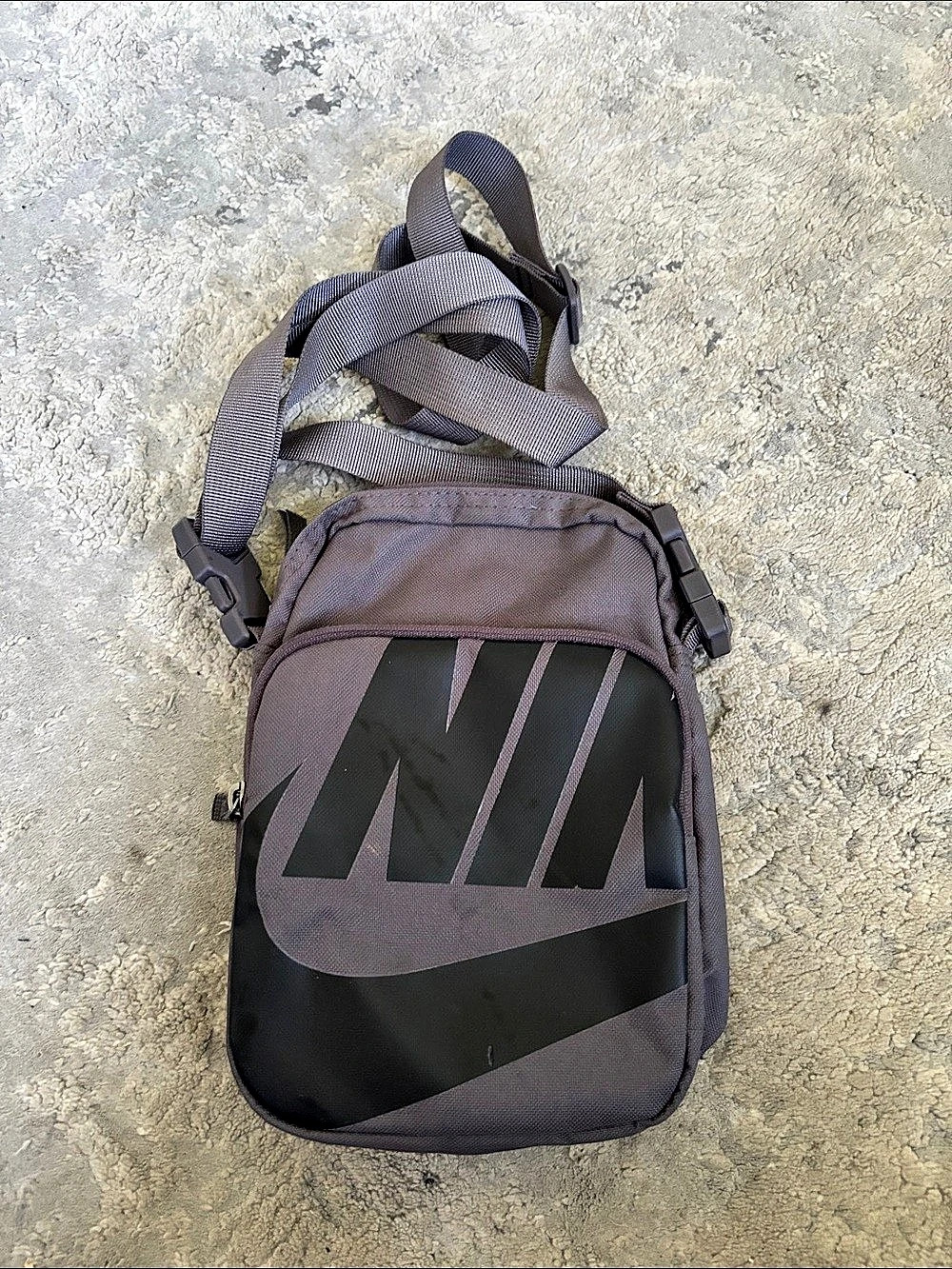 Nike Heritage Crossbody Bag in Black & Gray